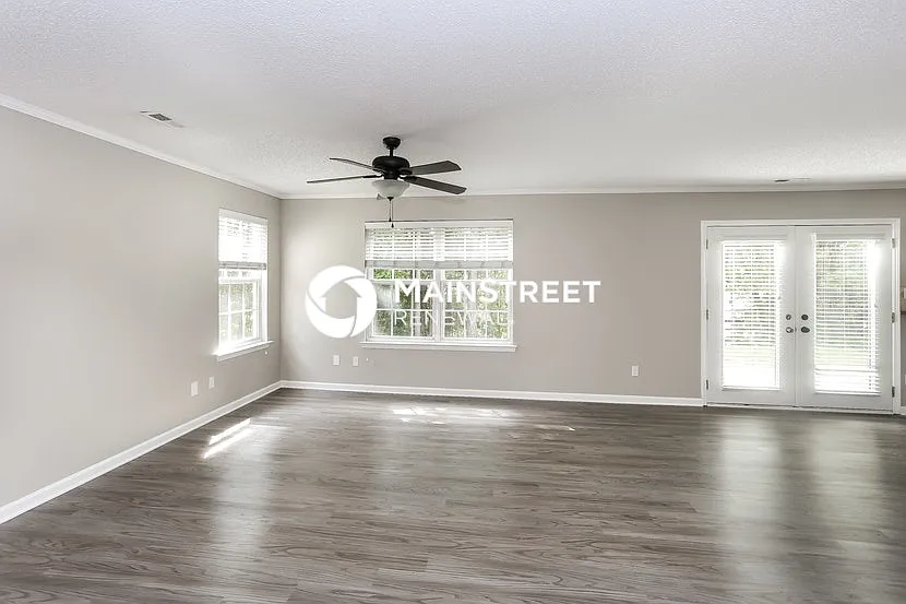 1325 Crestfield Court — Photo 4