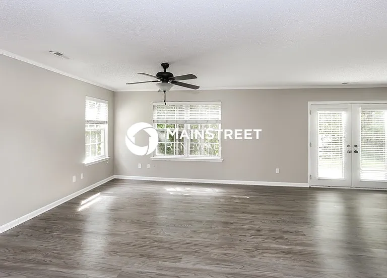 1325 Crestfield Dr — Photo 4