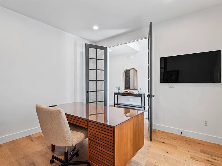 690 S Edge Ln — Photo 5