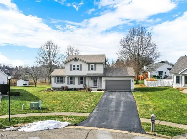5275 Sycamore Hill Dr, New Middletown, OH 44442