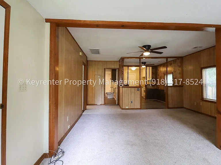 1928 N Columbia Pl — Photo 3