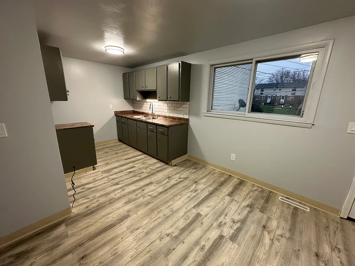 eat in kitchen - 51 Creekside Dr #A