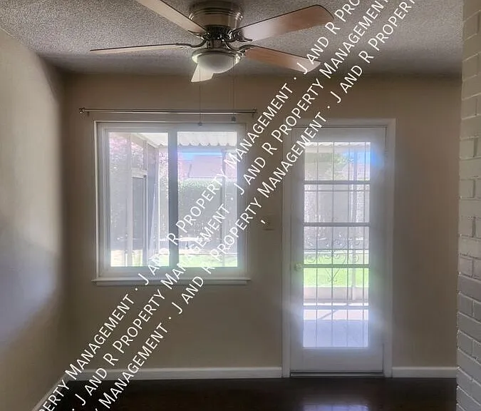 5417 McGlashan St — Photo 9