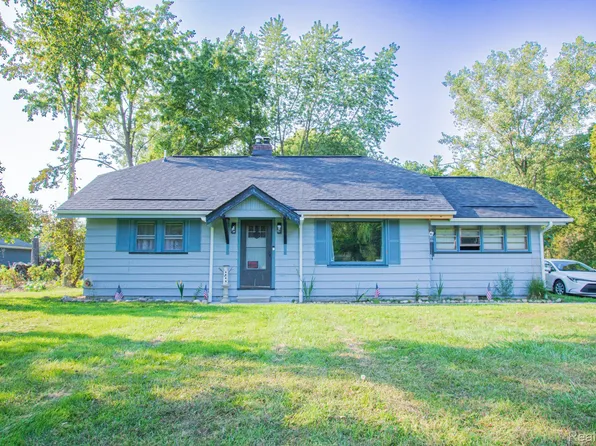 5892 Gratiot Ave, Saint Clair, MI 48079