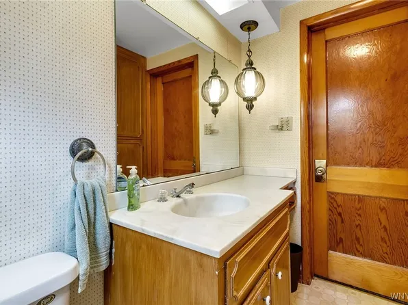 5232 Genesee St, Bowmansville, NY 14026