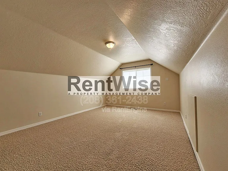 318 W Highland St — Photo 17