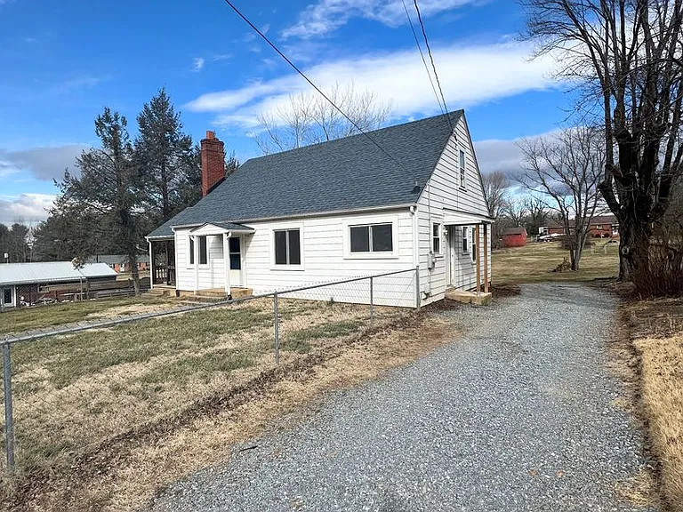 710 Jeter St — Photo 2