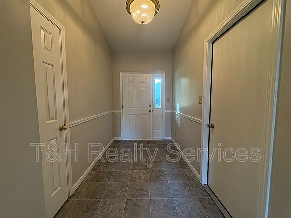 3rd image of 5943 Sugarloaf Dr