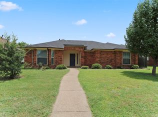 920 Micarta Dr, Mesquite, TX