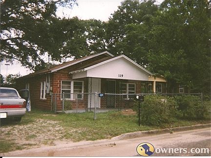2/1 brick home, fenced