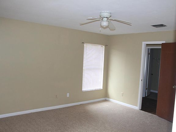 4th image of 5698 Pinehill Ln