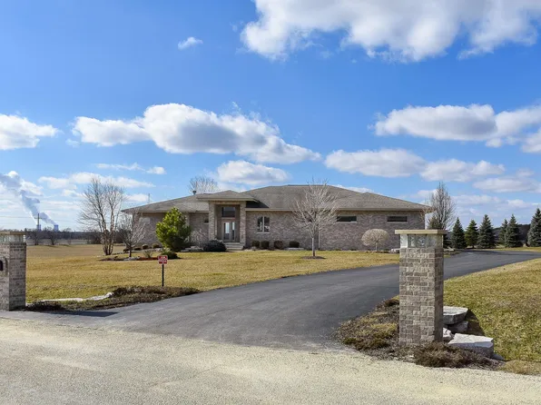 6822 Baler Ln, Stillman Valley, IL 61084
