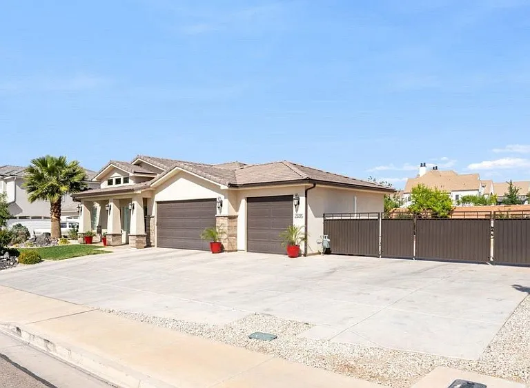 2695 S 3210 E — Photo 2