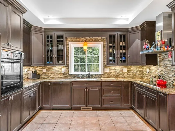 34 Navajo Ter, Westford, MA 01886