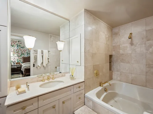 14 Sutton Place South image 9 of 16