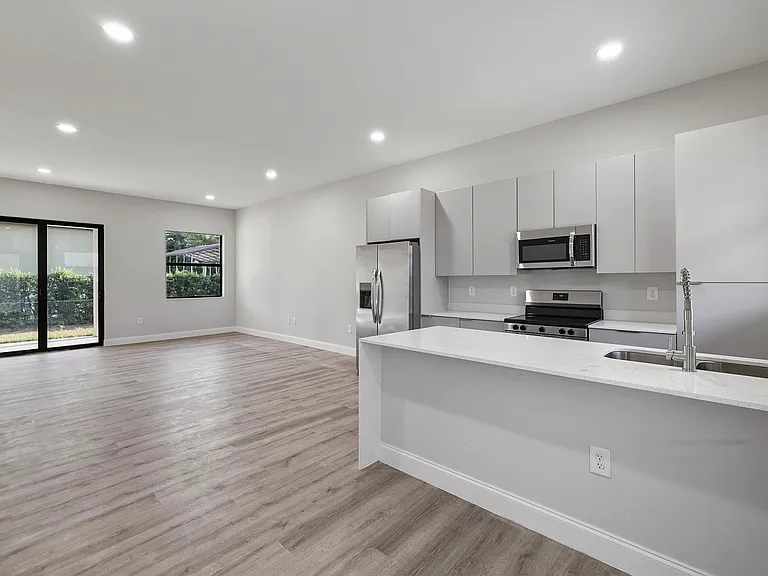 4701 Leonard Blvd S — Photo 6