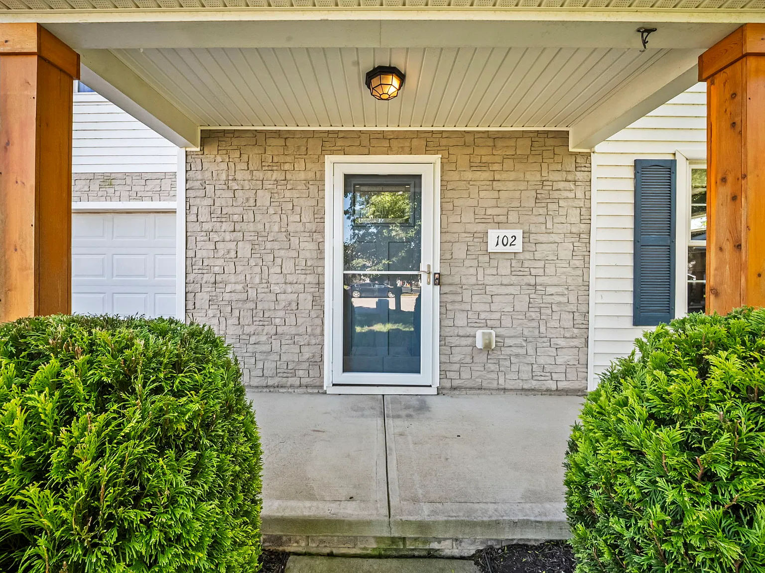 3 bed, 2250 sqft, $2,600 — Photo 4