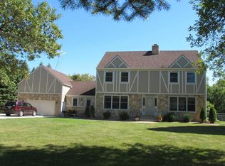 6825 Lake Dr, Grand Forks, ND 58201