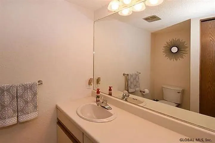 17 Cromwell Dr — Photo 7
