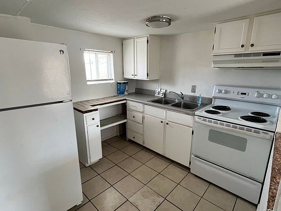 5th image of 825 Parkview Dr APT 9