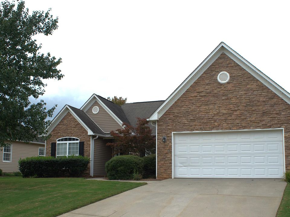 1st image of 105 Hanging Moss Ln