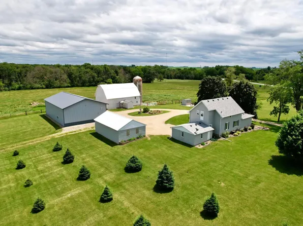 4 E Bergen St, Adams, MN 55909