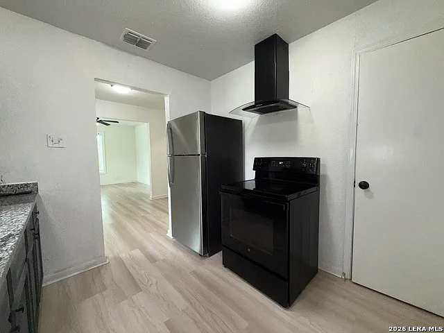 3 bed, 2.0 bath, 1457 sqft, $1,550 — Photo 3