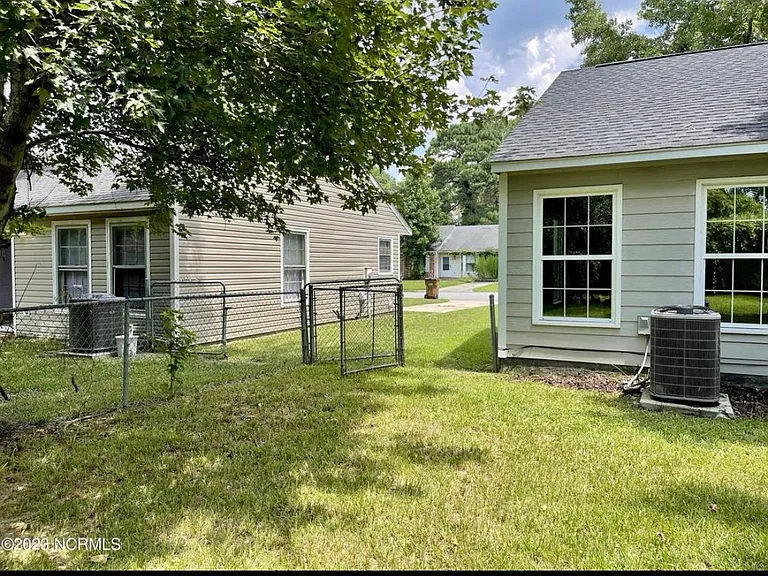 2103 Rolling Ridge Dr #1 — Photo 3