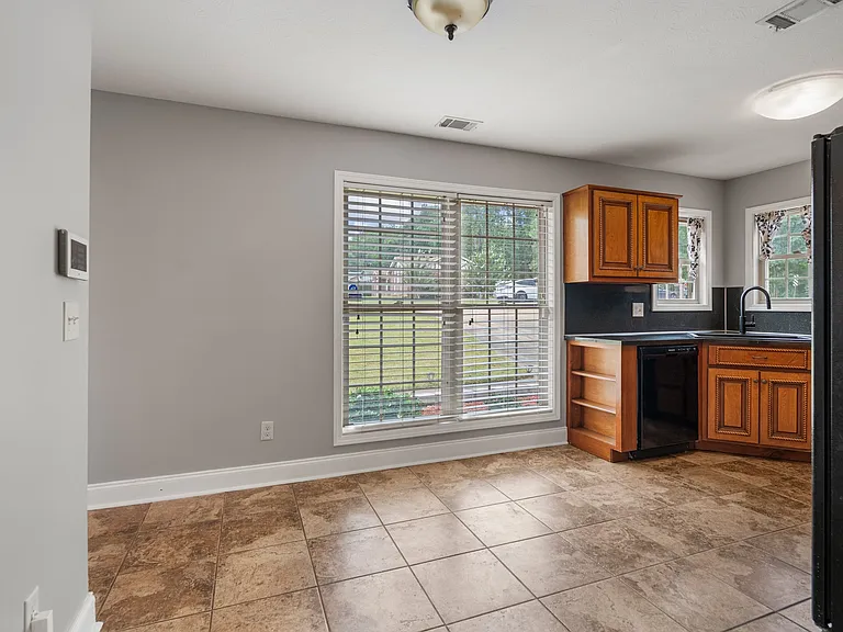 6204 Perry Ave — Photo 7