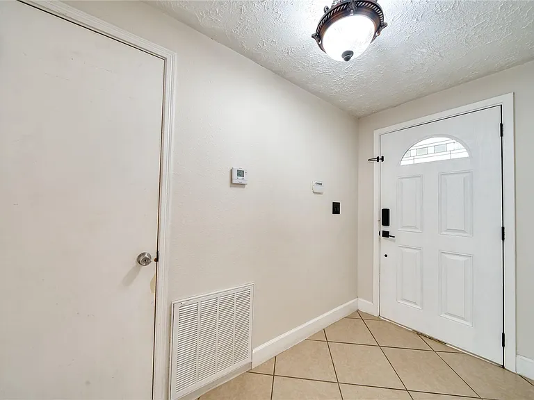 1323 Oakengates Dr — Photo 12