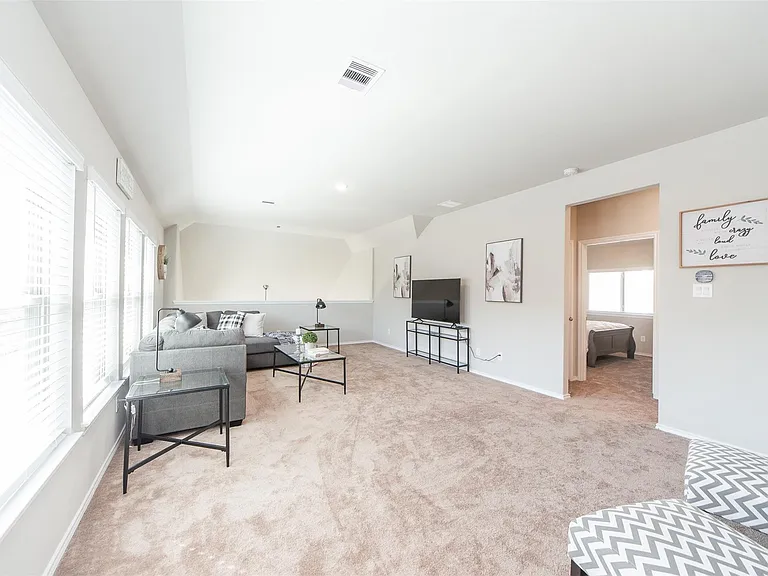 1915 Meadow Trail Dr — Photo 22