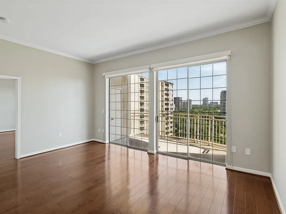 3225 Turtle Creek Blvd #1111