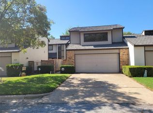 1004 Woodoak Ct, Fort Worth, TX 76112