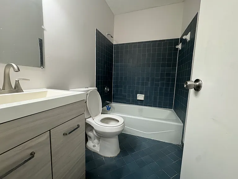 16 Townley St #J3 — Photo 7