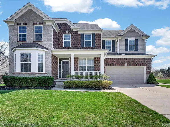 59371 Peters Barn Dr, South Lyon, MI 48178