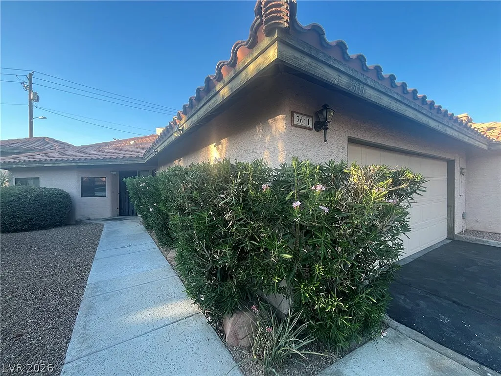 2 bed, 2.0 bath, 1858 sqft, $1,790 — Photo 2