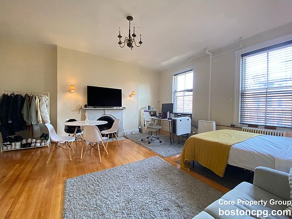 4th image of 233 Beacon St APT 9