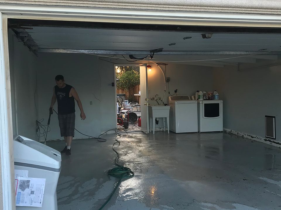 1st image of 1004 White Dr