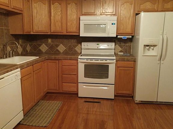 5th image of 606 W Montgomery St