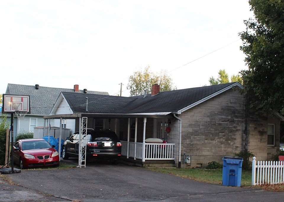 2nd image of 207 W Cherry St