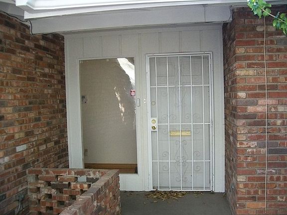 3rd image of 506 W Broadway St