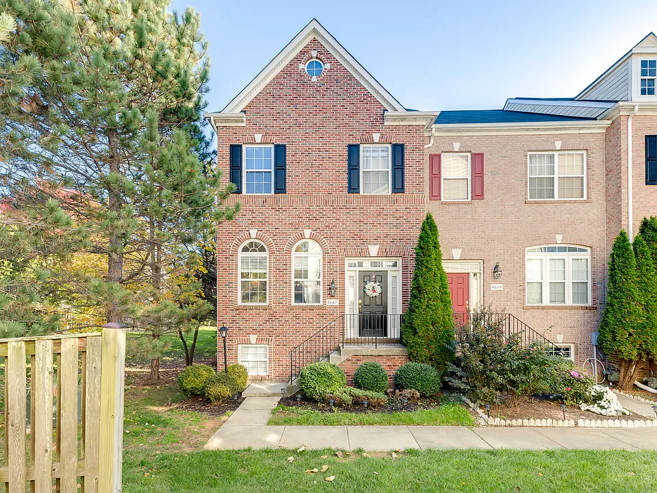 4647 Carisbrooke Ln