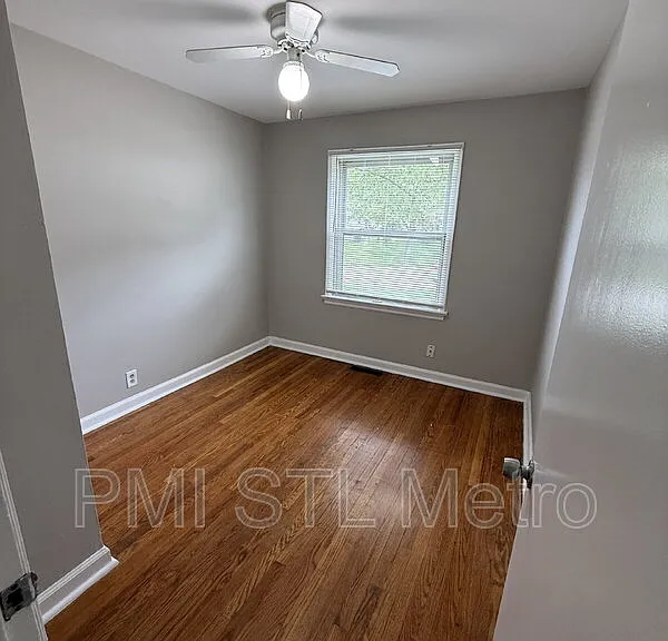 10235 Cabot Dr — Photo 5