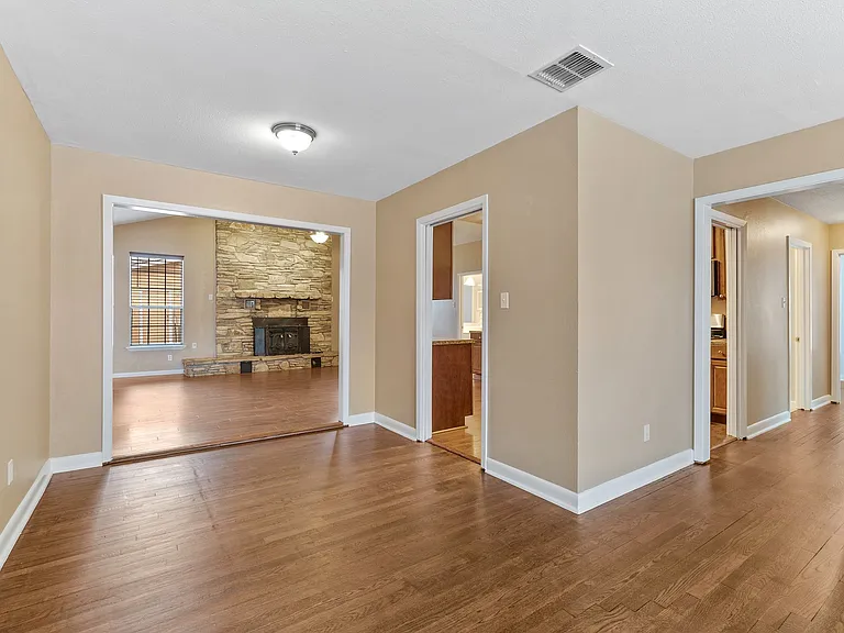 615 Burwood Ln — Photo 7