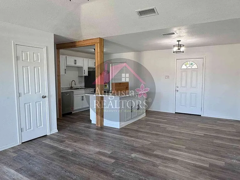 3601 Purdue Ln — Photo 2