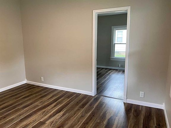 4th image of 1222 S Harlan Ave