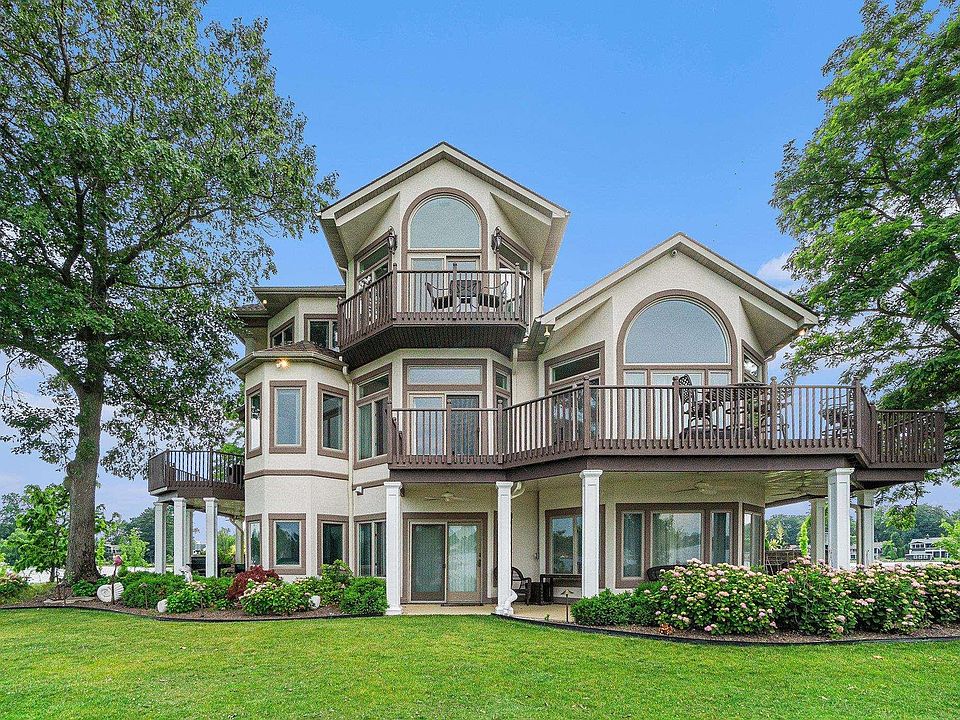 1st image of 265 Lakeshore Dr