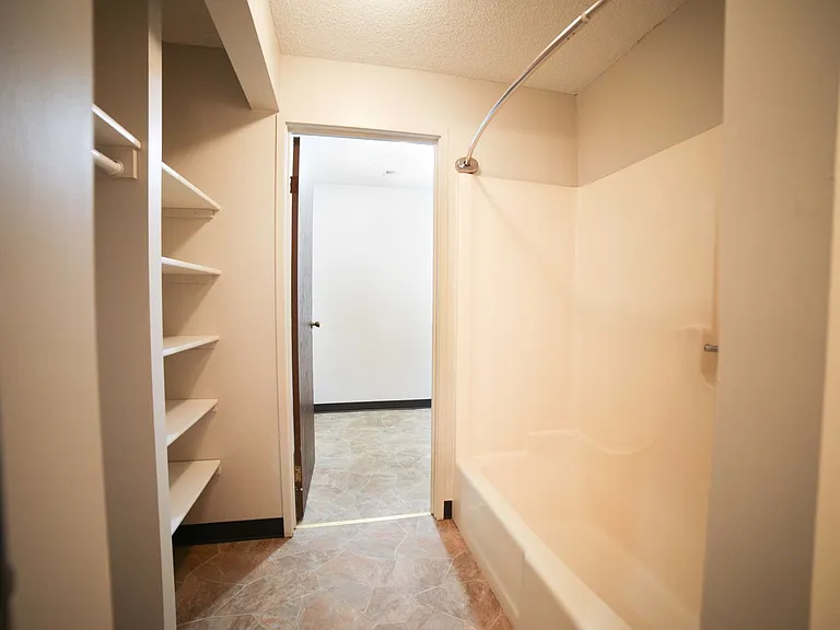 3033 W Capital Ave — Photo 19