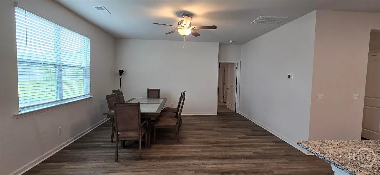 5 bed, 3.5 bath, 2721 sqft, $3,800 — Photo 4