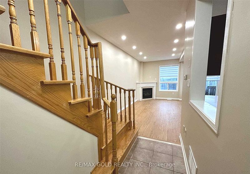 Oakville Townhouse for rent - 3 Bedrooms — photo 3